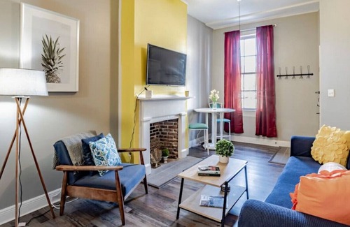 Central Business District Apartamento | 161 State St Unit A (Lower Right) · Amazing Downtown Duo! 2 Bed / 1.5 Baths. 1100Sq FT