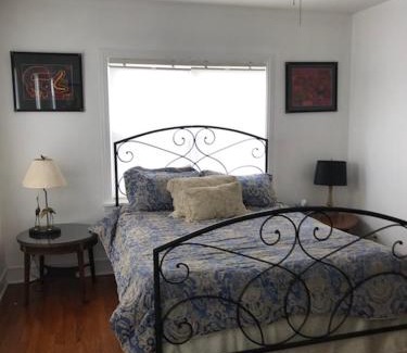 St. Petersburg - Clearwater Apartamento | 1620 - 5-Room Apt. with Pool & Gardens , Near Downtown