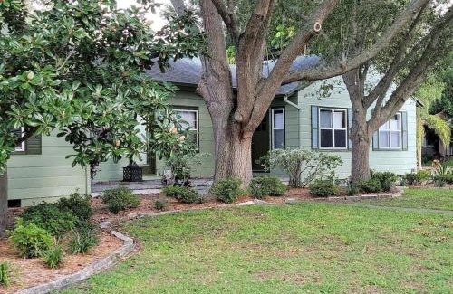 St. Petersburg - Clearwater Apartamento | 1620 - 5-Room Apt. with Pool & Gardens , Near Downtown