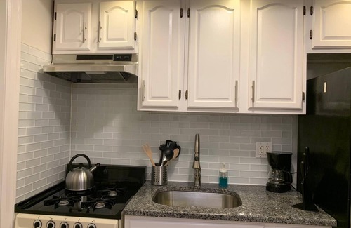 Industry Apartamento | 1631 1D · Asombroso 1bed Apt / 20 min a NYC-Parking Disp.