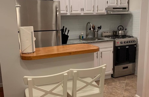 Industry Apartamento | 1631 2C · Estupendo 1bed Apt./20 min a NYC-Estacionamiento disponible.