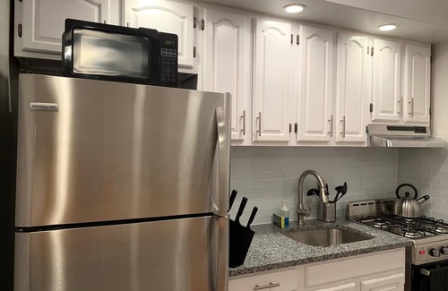 Industry Apartamento | 1631 2C · Estupendo 1bed Apt./20 min a NYC-Estacionamiento disponible.