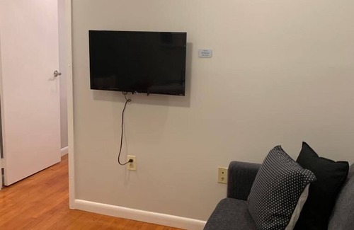 Industry Apartamento | 1631 2C · Estupendo 1bed Apt./20 min a NYC-Estacionamiento disponible.