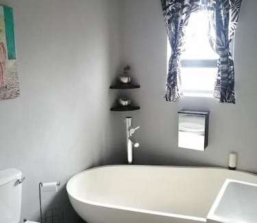 L'Agulhas Casa | 17 Lisa Street, 4 Bed - 2 Bath