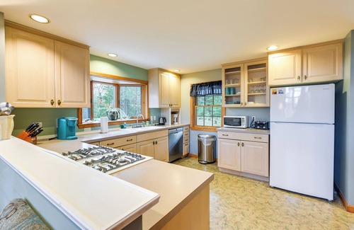 Ellsworth Cabaña | 17 Mi to Acadia: Cottage Near Downtown Ellsworth!