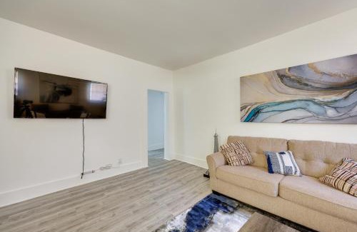 Bessemer Casa | 17 Mi to Birmingham Renovated Home with Deck