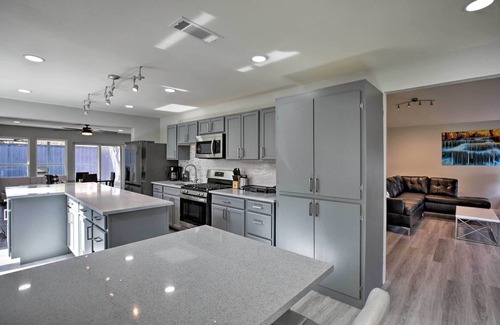 Richardson Casa | 17 Mi to Dallas: Richardson Home w/ Hot Tub
