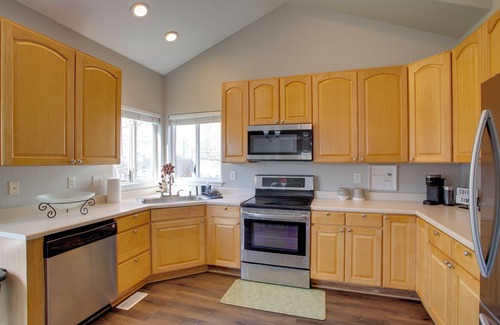 Commerce City Casa | 17 Mi to Dtwn Denver: Family Home w/ Private Yard