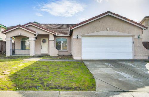 Vallejo Casa | 17 Mi to Napa Spacious Vallejo Family Home!