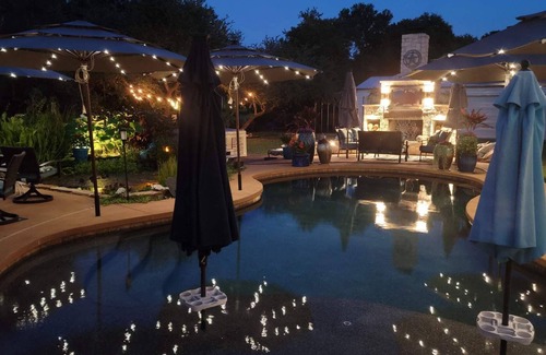 Southland Oaks Casa | 17 Min to COTA, Downtown Austin and Lake Austin.