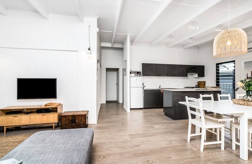 Northern Rivers Cabaña | #17 Songbird Tallow beach houses 2 bed 3 bath