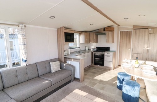 Woodhorn Cabaña | 17 SUMMER MEADOWS, pet friendly, country holiday cottage in Ashington