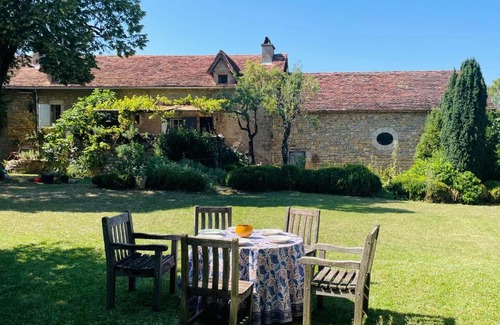 Villeneuve d'Aveyron Casa | 1700's Country House with large Private Pool & Gardens