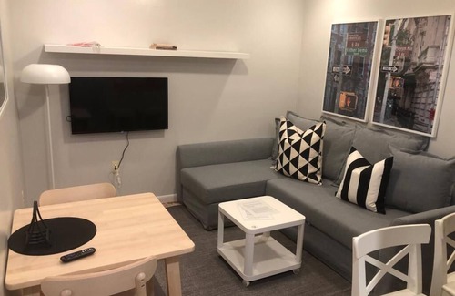 Industry Apartamento | 1703 1C · Agradable 1 cama Apt-20 min a NYC / Estacionamiento disponible.