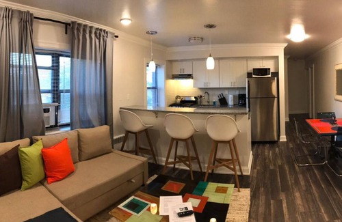 Industry Apartamento | 1703 4A · Marianas Place / 20min a NYC-Parking Avail