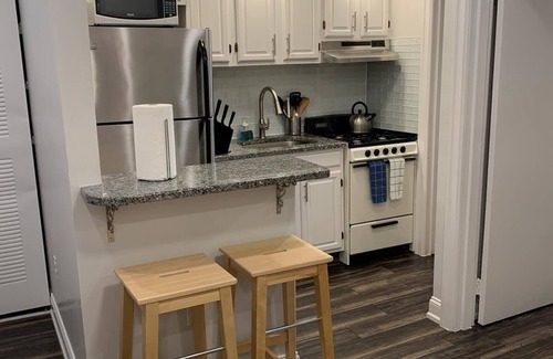 Industry Apartamento | 1703 5D · Artístico 1bed Apt / 20 min a NYC-Parking Avail.