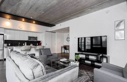 Downtown Winnipeg Condominio | (1703)Downtown Glasshouse Sophisticated 2BR1BATH +Fast WiFi(311)