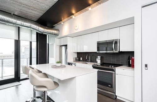 Downtown Winnipeg Condominio | (1703)Downtown Glasshouse Sophisticated 2BR1BATH +Fast WiFi(311)