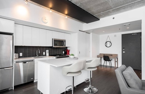Downtown Winnipeg Condominio | (1703)Downtown Glasshouse Sophisticated 2BR1BATH +Fast WiFi(311)