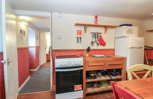 Cullen Cabaña | 171 SEATOWN, pet friendly, character holiday cottage in Cullen