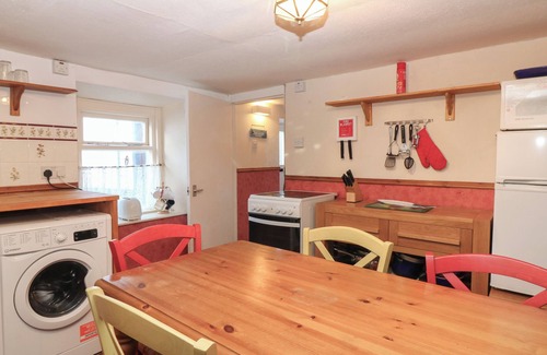 Cullen Cabaña | 171 SEATOWN, pet friendly, character holiday cottage in Cullen