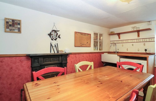 Cullen Cabaña | 171 SEATOWN, pet friendly, character holiday cottage in Cullen