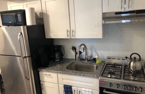 Industry Apartamento | 1715 2E · Apt. Único de 2 camas / 20 min. Para el estacionamiento disponible en Nueva York.