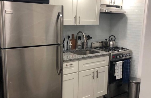 Industry Apartamento | 1715 2E · Apt. Único de 2 camas / 20 min. Para el estacionamiento disponible en Nueva York.