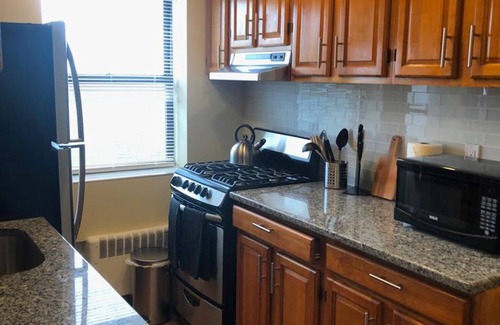 Industry Apartamento | 1715 5E · Elegante y lindo 2b Apt. / 20 min. A NYC-Estacionamiento disponible