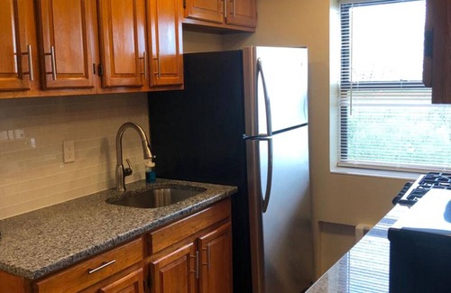 Industry Apartamento | 1715 5E · Elegante y lindo 2b Apt. / 20 min. A NYC-Estacionamiento disponible