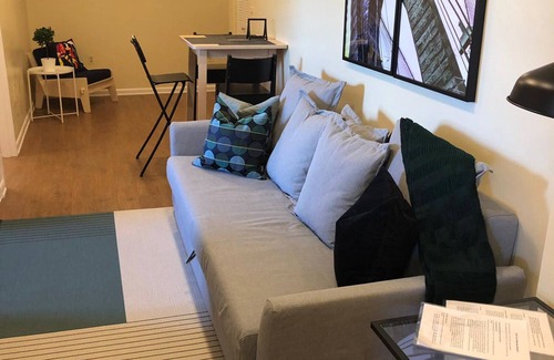 Industry Apartamento | 1715 5E · Elegante y lindo 2b Apt. / 20 min. A NYC-Estacionamiento disponible
