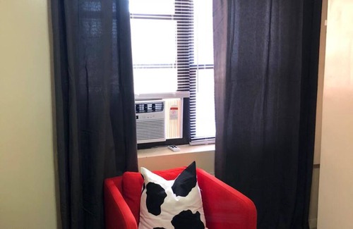 North Bergen Apartamento | Cool Pop Art 2bed Apt-20min NYC Estacionamiento disponible