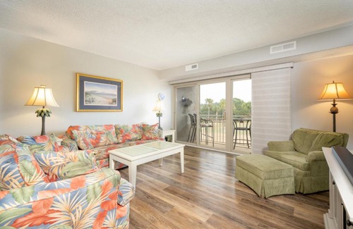 South Beach Casa | 1737 Bluff Villas Renovated Tommy Bahama Villa Water Views Sleeps 6 Sea Pines