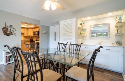 South Beach Casa | 1737 Bluff Villas Renovated Tommy Bahama Villa Water Views Sleeps 6 Sea Pines
