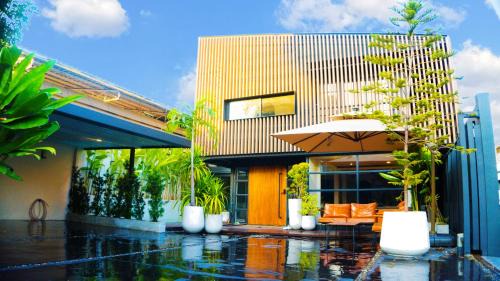 Suan Luang Villa | 174曼谷素坤逸私人泳池五卧花园别墅