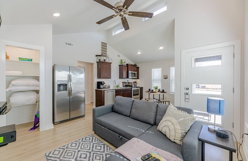 Centerton Casa | 175 Tiny Home near MTB Trails, Walmart HQ Sleeps 6