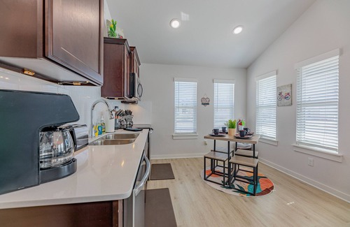 Centerton Casa | 175 Tiny Home near MTB Trails, Walmart HQ Sleeps 6