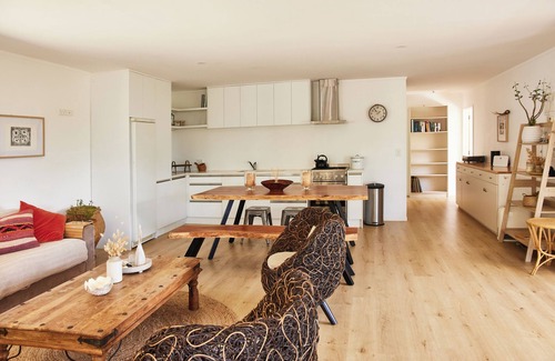 Tryphena Casa | 175° East - Tree House