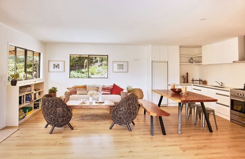 Tryphena Casa | 175° East - Tree House