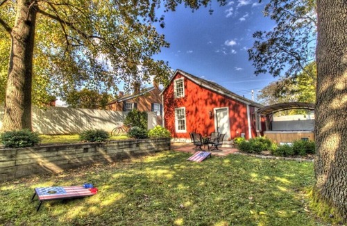 St. Charles Casa | de 1790, renovado granero, Histórico Main Street St. Charles, con 8 persona jacuzzi!