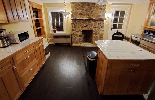 Gettysburg Casa | 1798 historic log cabin and 3 acres in Gettysburg you can rent privately.
