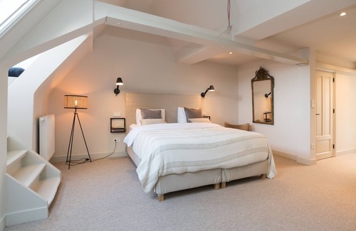 Amstelveld Casa | 17th Century Canal Apartment with Roof Terrace