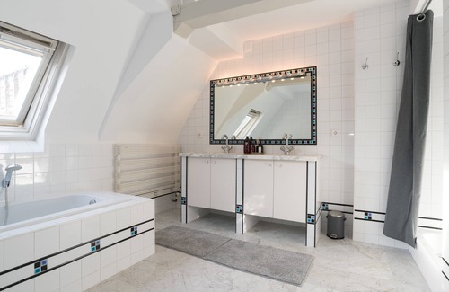 Amstelveld Casa | 17th Century Canal Apartment with Roof Terrace