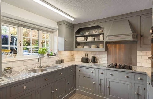 Littleham Casa | 17th Century Cottage in Bideford, Private Parking