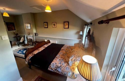 Cowbridge Casa | 17th century cottage on farm in Vale of Glamorgan
