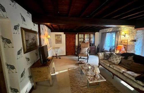 Cowbridge Casa | 17th century cottage on farm in Vale of Glamorgan