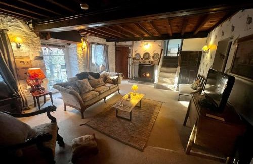 Cowbridge Casa | 17th century cottage on farm in Vale of Glamorgan