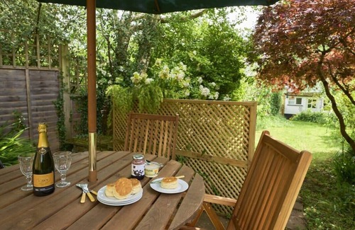 Ottery St Mary Casa | 17th Century Thatched Cottage, 10 Mins to Sidmouth