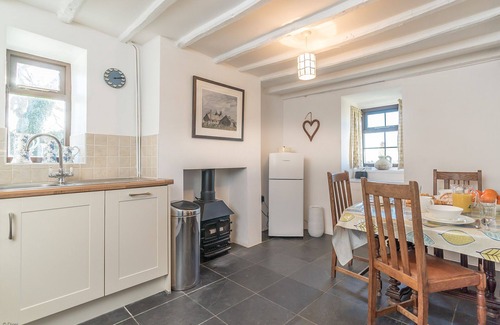 Dyffryn Ardudwy Cabaña | 17th Century Holiday cottage with hot tub and sea views in Dyffryn Ardudwy Snowdonia | Y-Felin