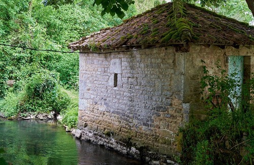 Paizay-le-Tort Casa | 17th Century Riverside Manor House